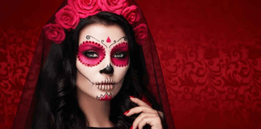 Ritratto di donna con trucco calavera e rose rosse per El Día de los Muertos - Pommenor