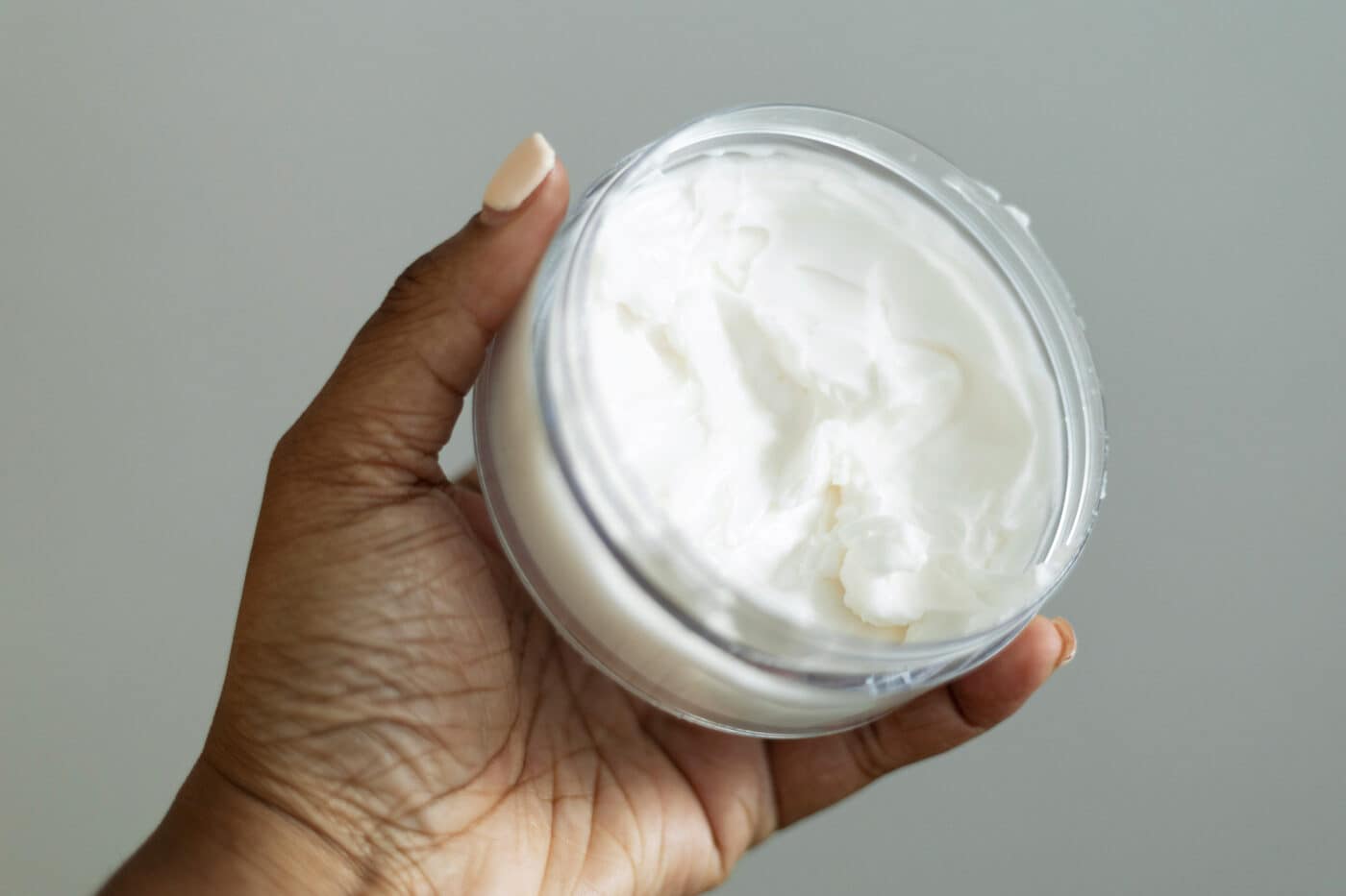 crema viso al salmon sperm facial in barattolo trasparente